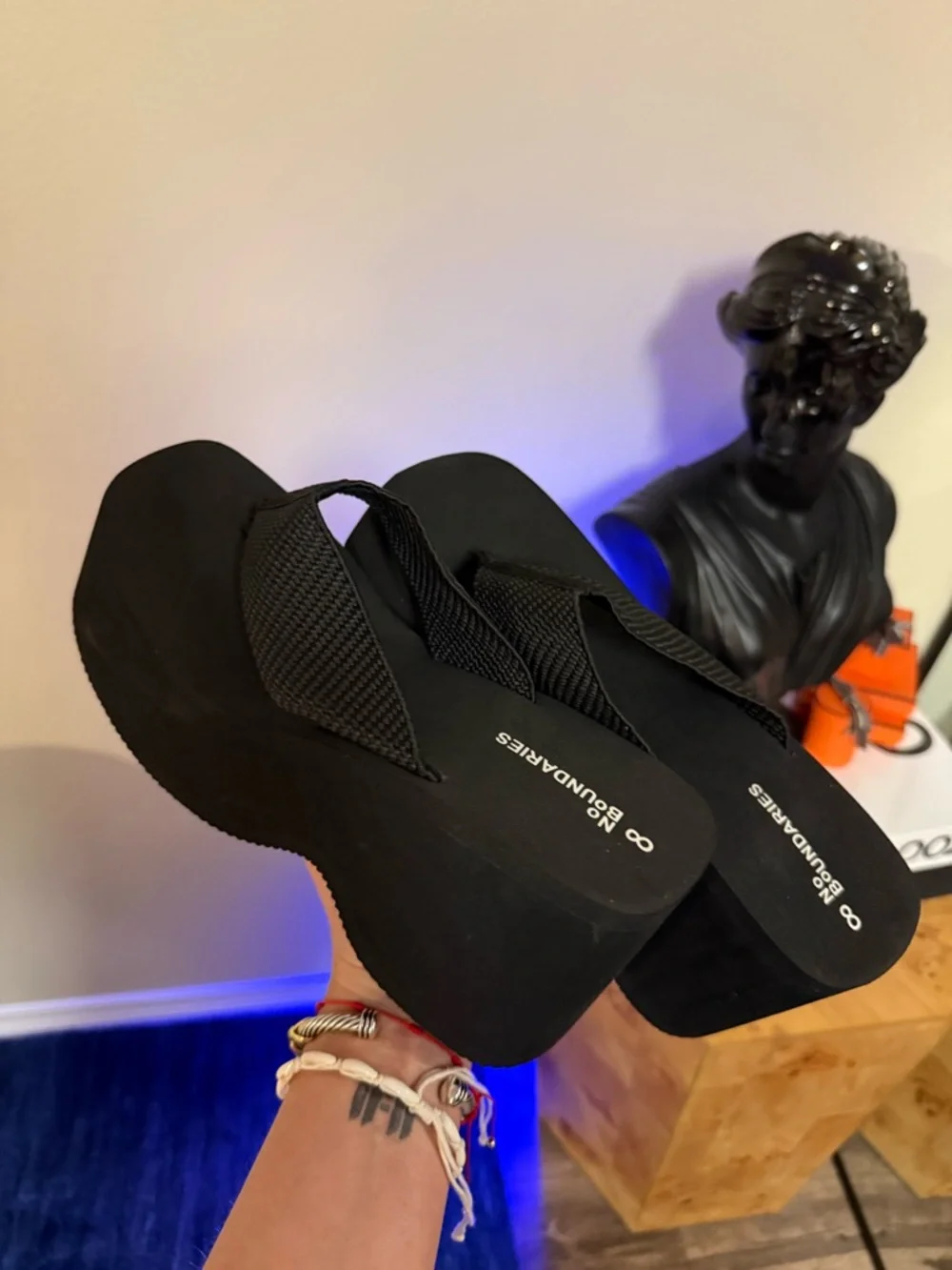No Boundaries Platform Wedge Thong Sandals, Women's - Picture 2 of 3